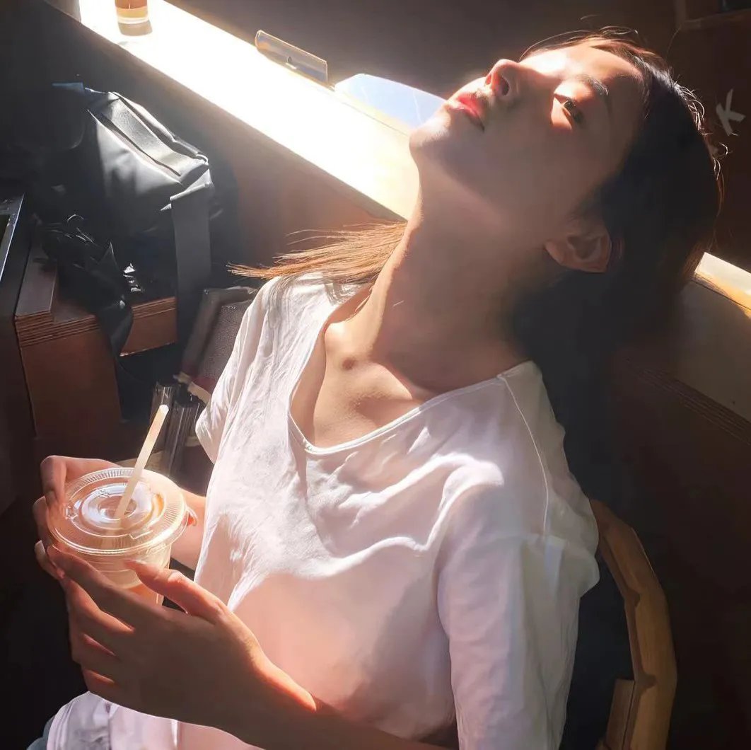 不接吻名单海报